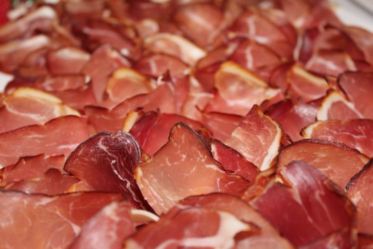 Η κατανάλωση επεξεργασμένου κρέατος αυξάνει τον κίνδυνο καρδιαγγειακής νόσου