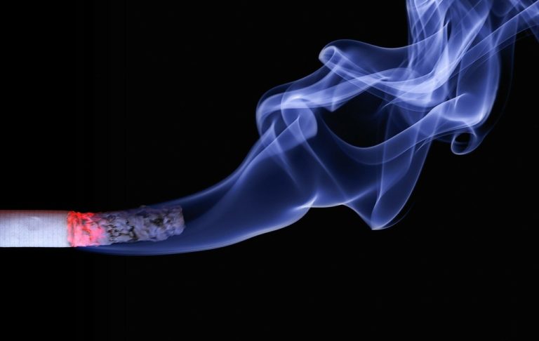 Έρευνα: Το παθητικό κάπνισμα φαίνεται να αυξάνει τον κίνδυνο καρκίνου του στόματος