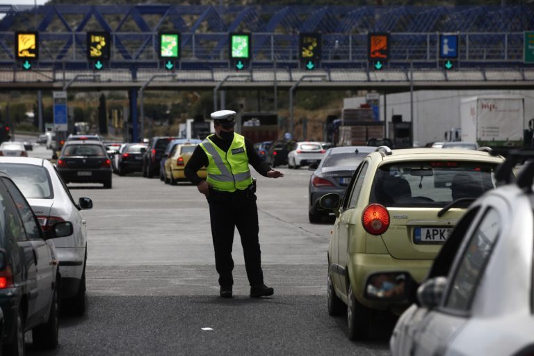 Σαρωτικοί έλεγχοι στις διαπεριφερειακές μετακινήσεις – Εμφάνιση της ινδικής μετάλλαξης (video)