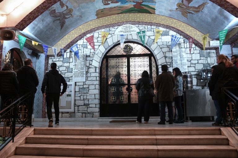 Πώς θα λειτουργήσουν οι εκκλησίες το Πάσχα – Τα σενάρια (video)