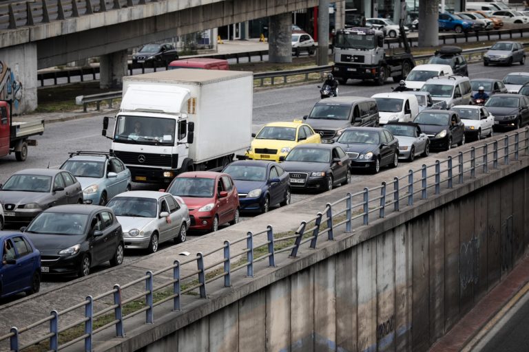 Την ερχόμενη εβδομάδα οι αποφάσεις για τις μετακινήσεις του Πάσχα (video)