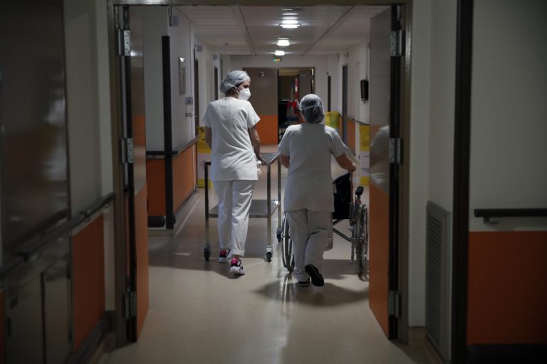 Γαλλία: Νέα αύξηση του αριθμού των ασθενών με κορονοϊό στις ΜΕΘ