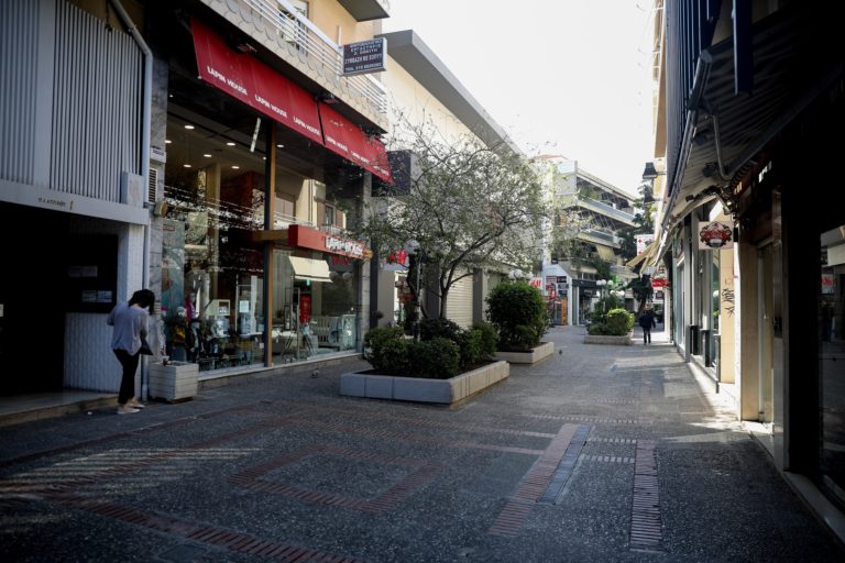 Πώς λειτουργεί σήμερα η αγορά – Πρόστιμο σε πολυκατάστημα στο κέντρο της Αθήνας για παράνομο άνοιγμα (video)