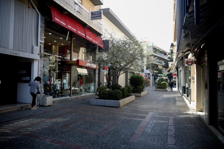 Πώς λειτουργεί σήμερα η αγορά – Πρόστιμο σε πολυκατάστημα στο κέντρο της Αθήνας για παράνομο άνοιγμα (video)