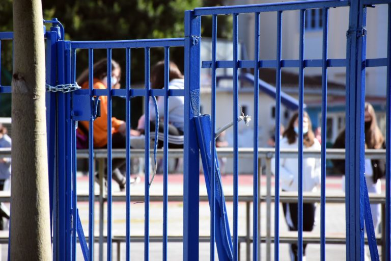 Θεσσαλονίκη: Συνελήφθη ο πατέρας του μαθητή που αρνείται να κάνει self test