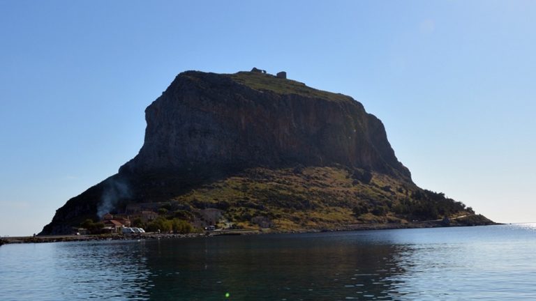 Τελεφερίκ για την Άνω Πόλη του κάστρου Μονεμβασιάς