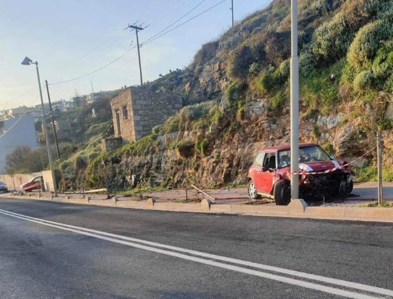 Τρελή πορεία Ι.Χ. στο Ρέθυμνο -Συγκρούστηκε με δύο αυτοκίνητα και έπεσε σε στύλο της ΔΕΗ