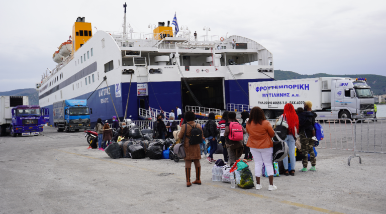 Άρση του απαγορευτικού απόπλου από Πειραιά για Κυκλάδες