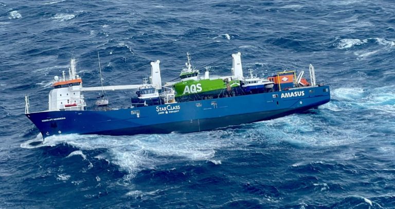 Ολλανδικό φορτηγό πλοίο πλέει ακυβέρνητο στη θάλασσα της Νορβηγίας