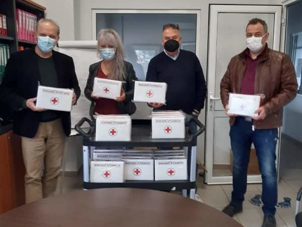 Κομοτηνή: Υλικά Πρώτων Βοηθειών από τον Φαρμακευτικό Σύλλογο στην Ένωση Αστυνομικών Υπαλλήλων
