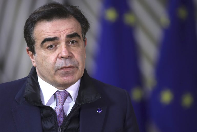 Εμβολιάστηκε ο Αντιπρόεδρος της Κομισιόν Μαργαρίτης Σχοινάς