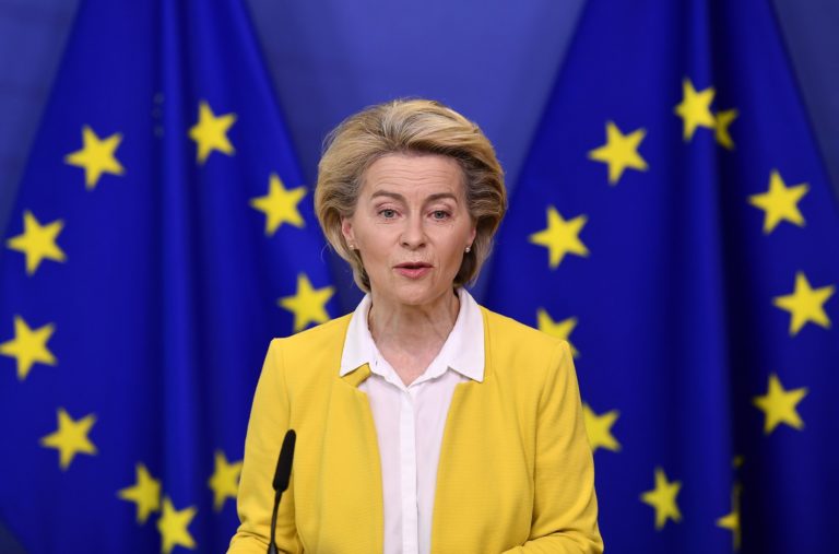 Φον Ντερ Λάιεν: Ξεπεράσαμε τα 300 εκατ. εμβολιασμούς στην ΕΕ
