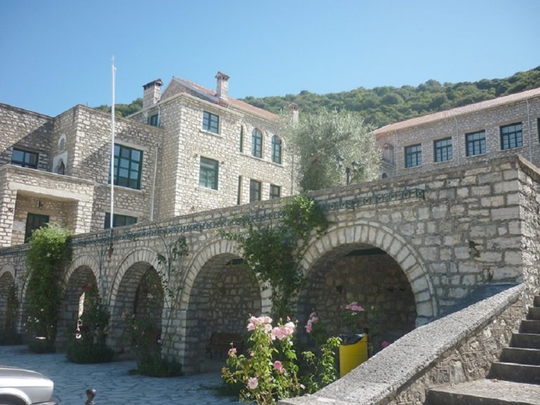 Ιωάννινα: Αναστάτωση από την εισήγηση της ΔΙΣ για ίδρυση Εκκλησιαστικής Σχολής στη Θεσσαλονίκη αντί στη Βελλά