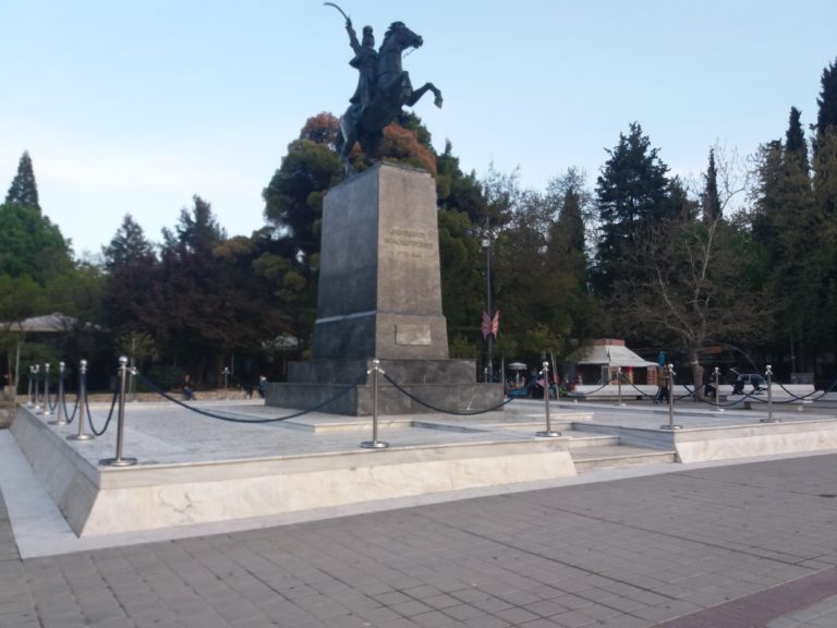Προκαλεί ρίγος και υπερηφάνεια το εξωραϊσμένο άγαλμα του Θ. Κολοκοτρώνη στην Τρίπολη