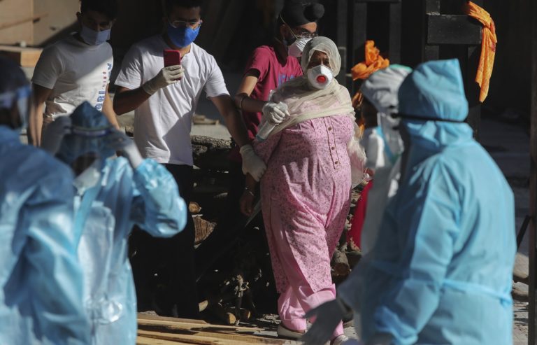 Ινδία: Χαοτική κατάσταση λόγω πανδημίας- 1η Μαΐου παραλαμβάνει το εμβόλιο Sputnik V