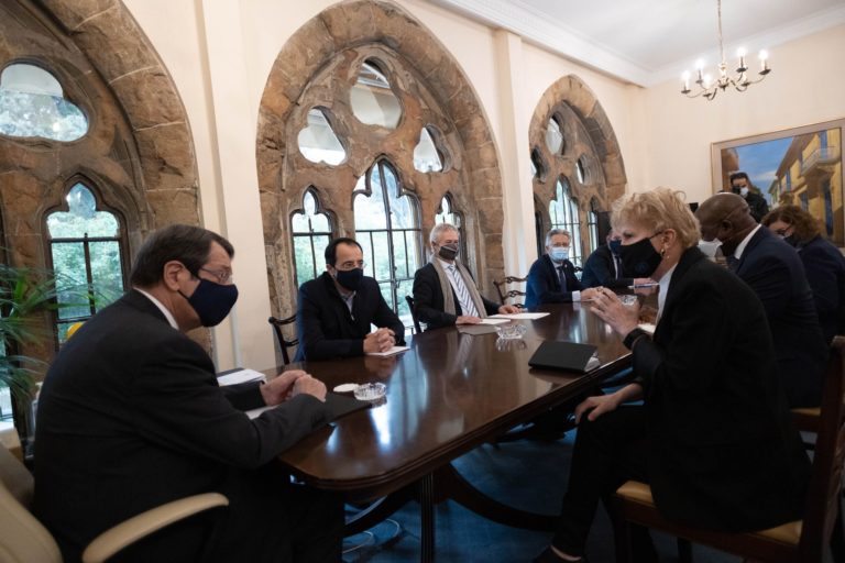 Κύπρος: Συνάντηση Αναστασιάδη – Λουτ εν όψει της άτυπης πενταμερούς για το Κυπριακό