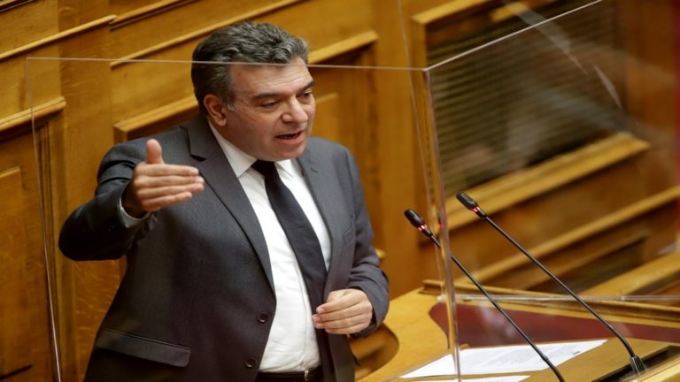 Μάνος Κόνσολας: Οι εμβολιασμοί θα κρίνουν την επιστροφή στην κανονικοτητα