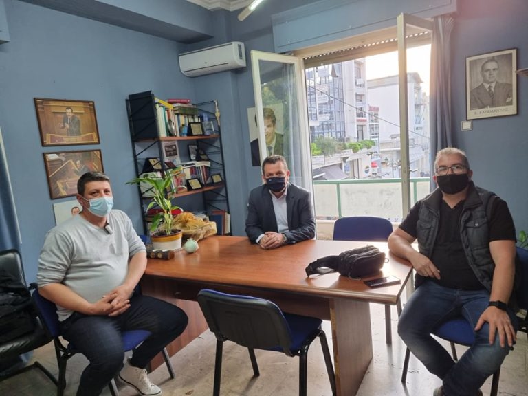 Βόλος: Με εκπροσώπους σωματείων συναντήθηκε ο Χρ. Μπουκώρος
