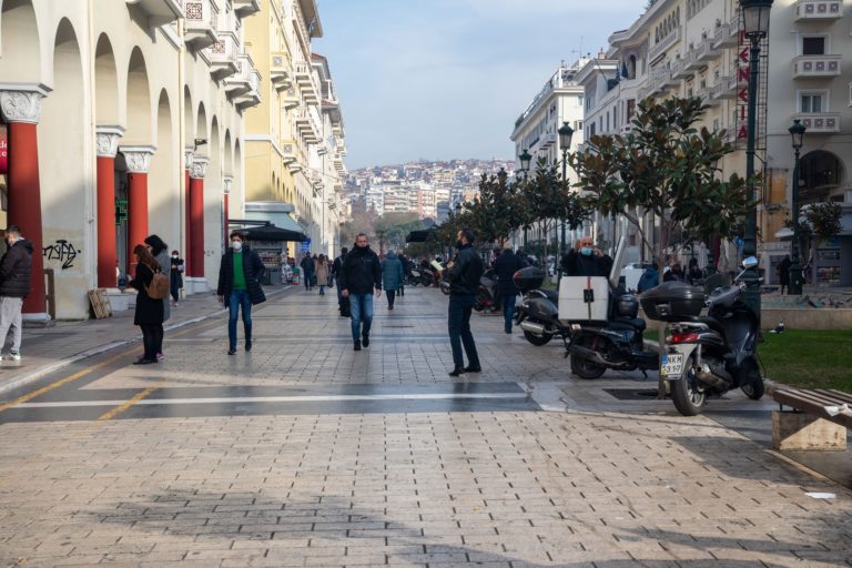 Προετοιμασίες για άνοιγμα του λιανεμπορίου σε Θεσσαλονίκη και Αχαΐα – Ποιές περιοχές παραμένουν στο “βαθύ κόκκινο”