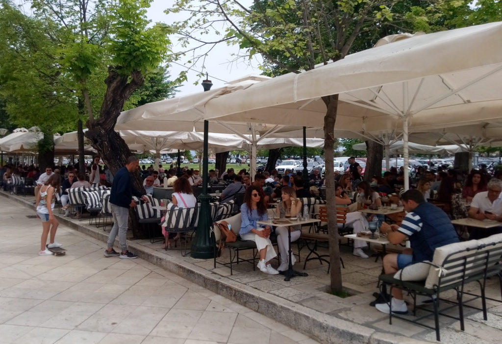 Κέρκυρα: Άνοιξε η εστίαση – Στα καφέ της πόλης η περισσότερη κίνηση