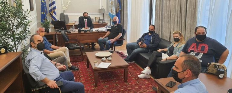 Σέρρες:  Σε κλίμα συνεννόησης η συνάντηση για τα τραπεζοκαθίσματα