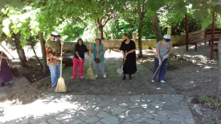 Φλώρινα: Εθελoντές καθαρίζουν και καλλωπίζουν