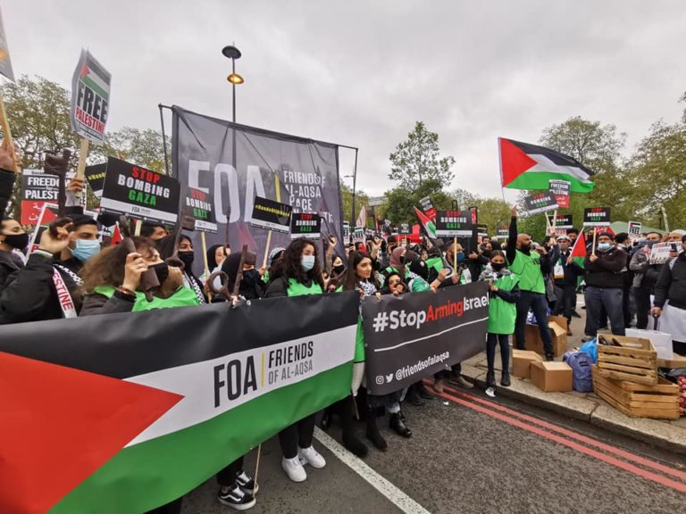 Συμπαράσταση στην Παλαιστίνη και αντί-lockdown διαδηλώσεις στη Βρετανία