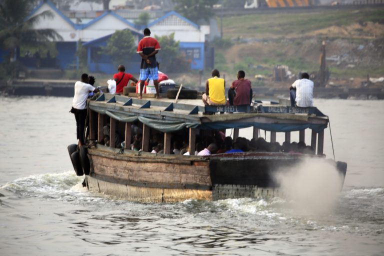 Περισσότεροι από 150 άνθρωποι πιστεύεται ότι πνίγηκαν στον Νίγηρα μετά τη βύθιση πλοιαρίου