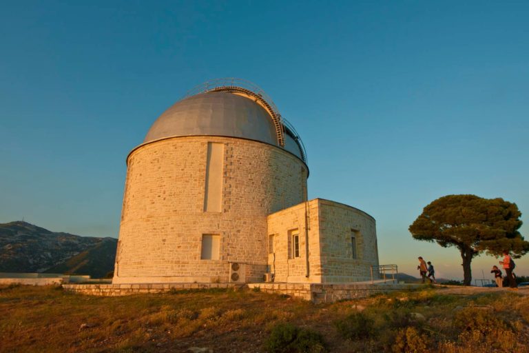 «Βραδιές κάτω από τ’ αστέρια» ξανά σε Θησείο και Πεντέλη — Άνοιξαν τα Κέντρα Επισκεπτών του Εθνικού Αστεροσκοπείου