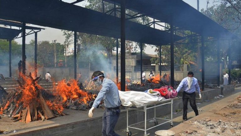 Ινδία: 3.780 επιπλέον θάνατοι – Εισαγόμενα κρούσματα στη σύνοδο G7 στο Λονδίνο