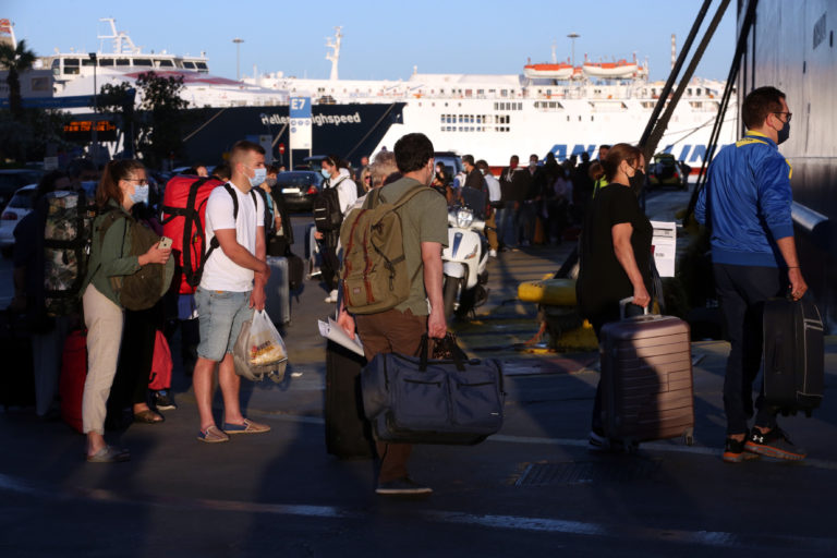 Απόβαση ταξιδιωτών στα ελληνικά νησιά – Αισιόδοξοι οι άνθρωποι του τουρισμού (video)