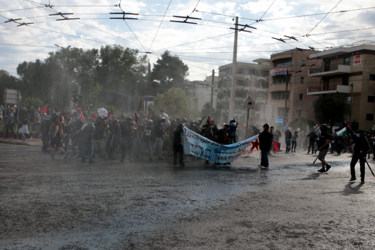 Ένταση έξω από την ισραηλινή Πρεσβεία στο τέλος πορείας αλληλεγγύης προς τους Παλαιστινίους