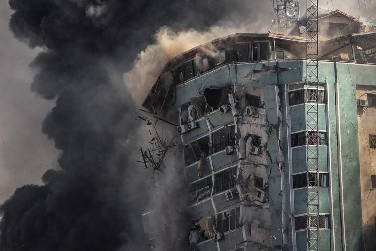 Διεθνής ανησυχία για τον βομβαρδισμό έδρας ΜΜΕ στη Λωρίδα της Γάζας
