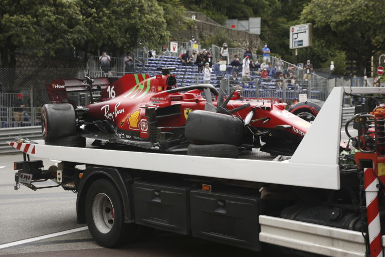 GP Μονακό: Ο Λεκλέρ ρίχνει τη Ferrari στις μπαριέρες αλλά κερδίζει την pole