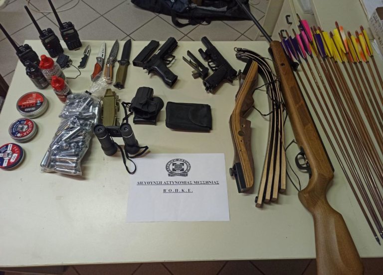 Μεσσηνία: Αεροβόλα, τόξο και μαχαίρια, κατείχε παράνομα 39χρονος