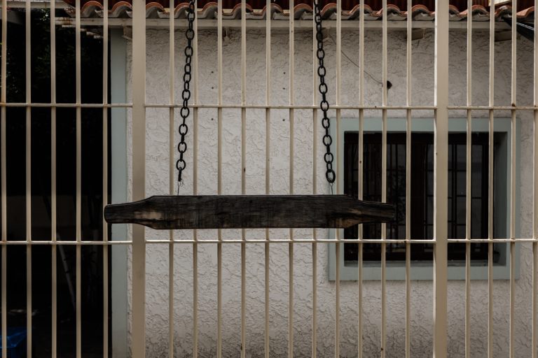 Η συγκλονιστική μαρτυρία ενός πολυισοβίτη στην κάμερα της ΕΡΤ (video)