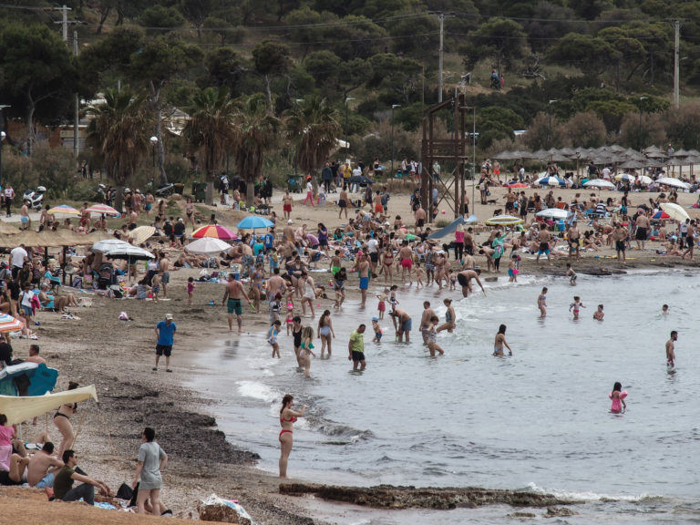 Το «αποτύπωμα» του Πάσχα αυξάνει τα κρούσματα σε Δ. Ελλάδα και νησιά (video)