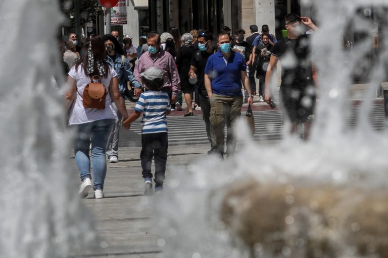 Αντίστροφη μέτρηση για μαθητές – Πώς άνοιξαν οι πλαζ, τι ακολουθεί