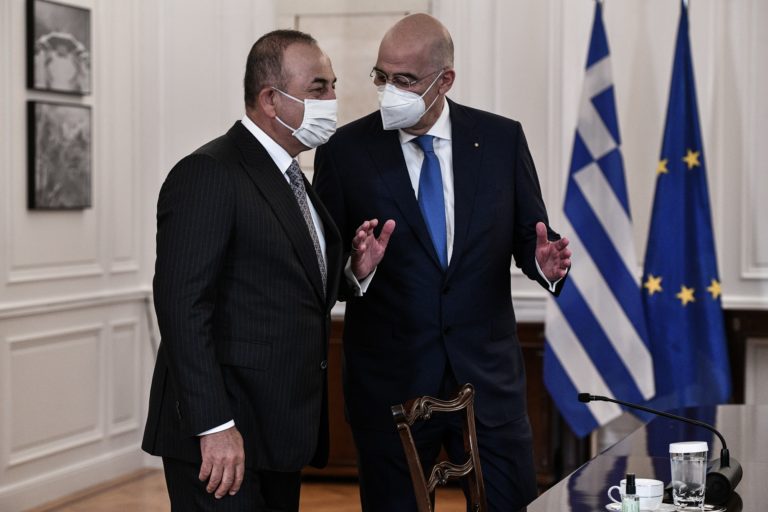 Διπλωματικές πηγές: Πώς αποτιμάται η συνάντηση Δένδια – Τσαβούσογλου