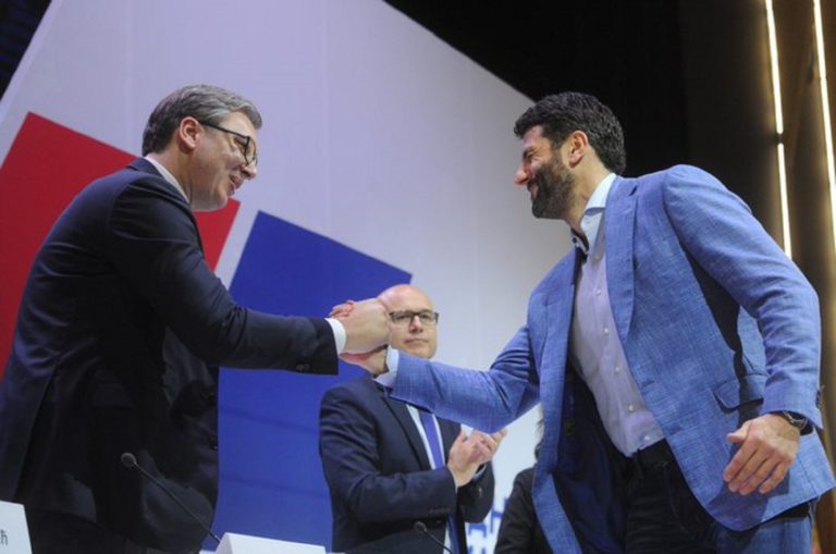 Σερβία: Nέα συγχώνευση στο κυβερνών κόμμα – Ανυπαρξία αντιπολίτευσης