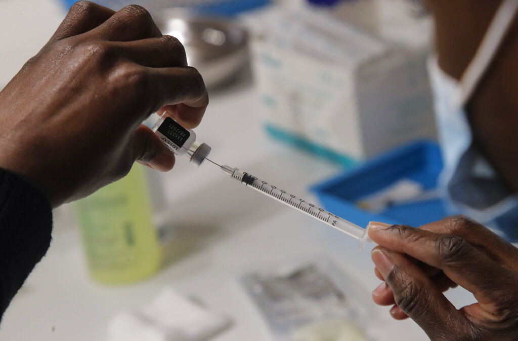 Γαλλία: Ιστότοποι και influencers καταγγέλλουν ότι δέχτηκαν προτάσεις για να δυσφημίσουν το εμβόλιο της Pfizer