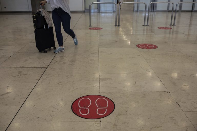 Ισπανία: Αίρονται όλοι οι περιορισμοί για ταξιδιώτες από 10 χώρες