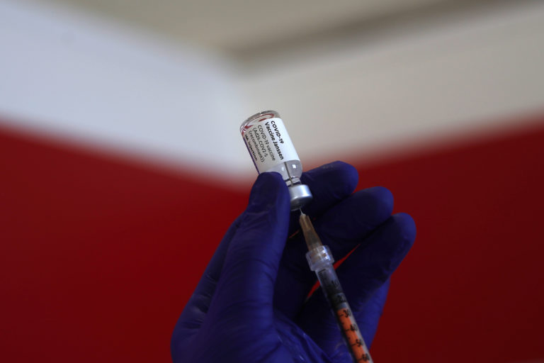 Νέο ρωσικό εμβόλιο υπέβαλε αίτηση καταχώρησης – Περίπου 23 εκατομμύρια Ρώσοι έχουν εμβολιαστεί