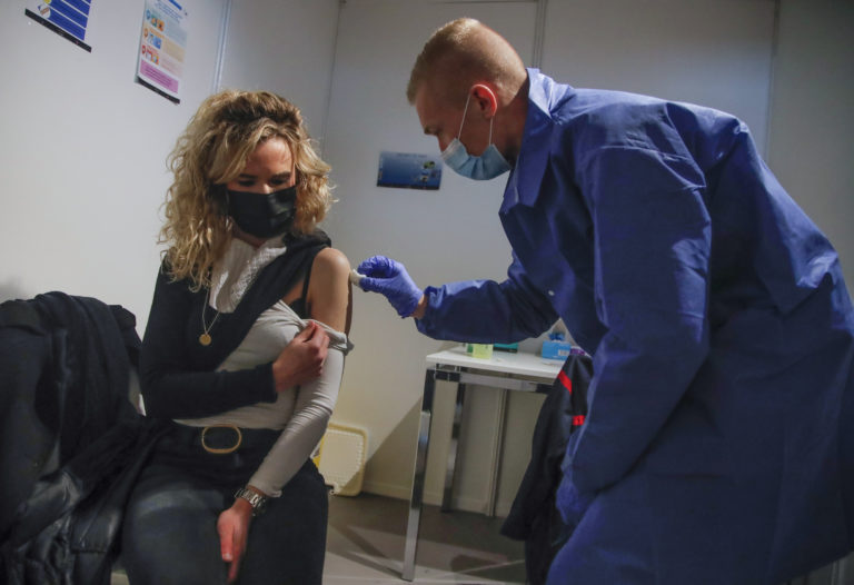Σταθερή μείωση των κρουσμάτων και θανάτων εξαιτίας του κορονοιού στην Ευρώπη