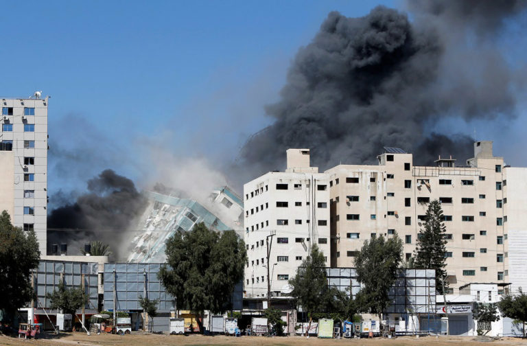 Γάζα: Κατέρρευσε το κτήριο όπου στεγάζονται το AP & το Al Jazeera (video)
