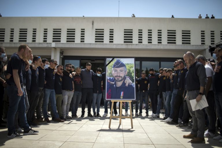 Γαλλία: Νέα επιστολή στρατιωτικών προειδοποιεί ακόμη και για εμφύλιο (video)
