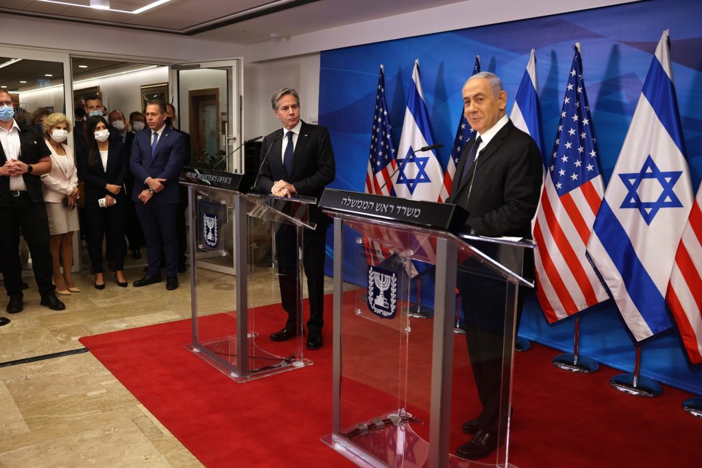 Συνάντηση Μπλίνκεν με Νετανιάχου στην Ιερουσαλήμ – Το Ισραήλ προειδοποιεί για «πολύ ισχυρή» απάντηση αν η Χαμάς παραβιάσει την εκεχειρία