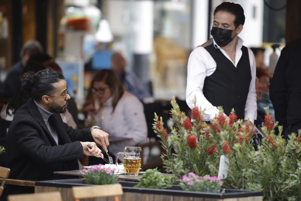 Έλληνας εστιάτορας στο Παρίσι στο Πρώτο: Έρχονται αυξήσεις – “φωτιά” και στη Γαλλία – Με την πανδημία θα κλείσει 1 στα 4 γαλλικά εστιατόρια (audio)