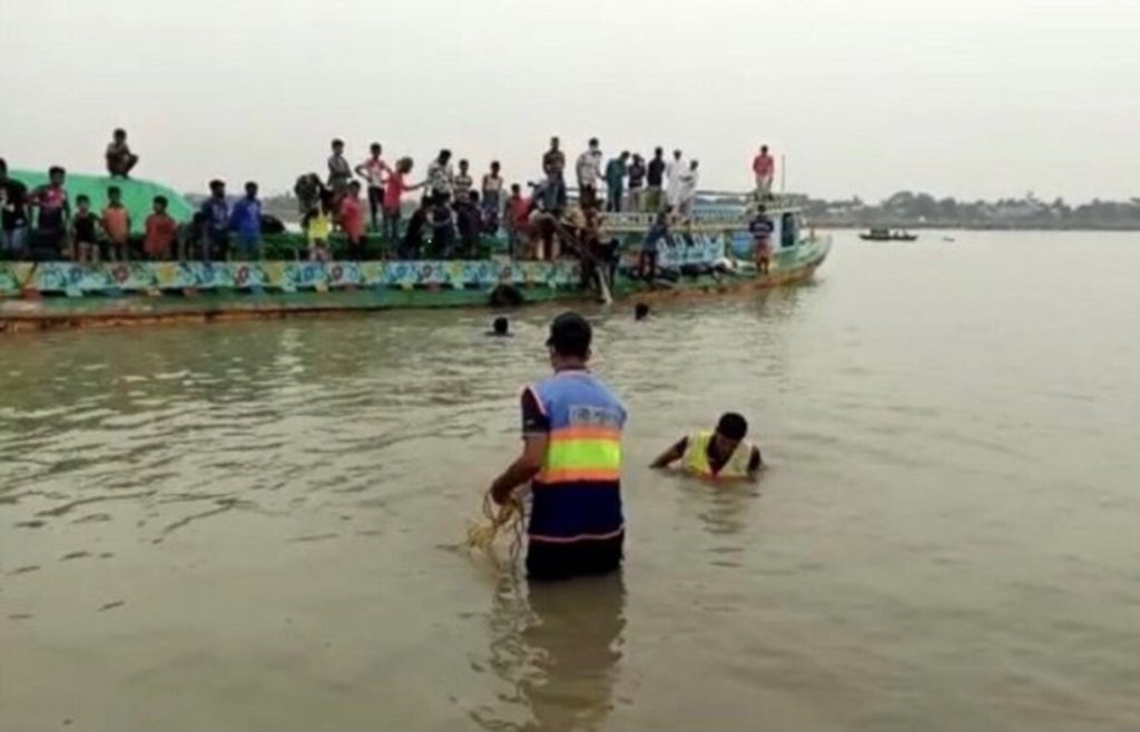 Τουλάχιστον 26 νεκροί  από σύγκρουση πλοίων στον ποταμό Πάντμα του Μπανγκλαντές