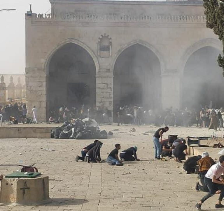 Ιερουσαλήμ: Πεδίο μάχης η πλατεία των τζαμιών – Δεκάδες τραυματίες